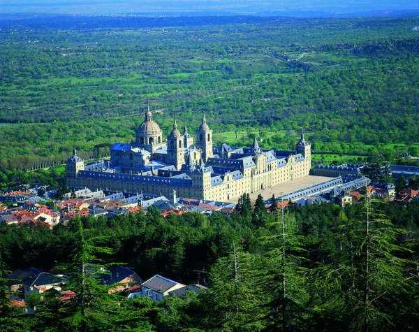 San Lorenzo de El Escorial #Madrid Visita la galería bit.ly/2lBNt4u