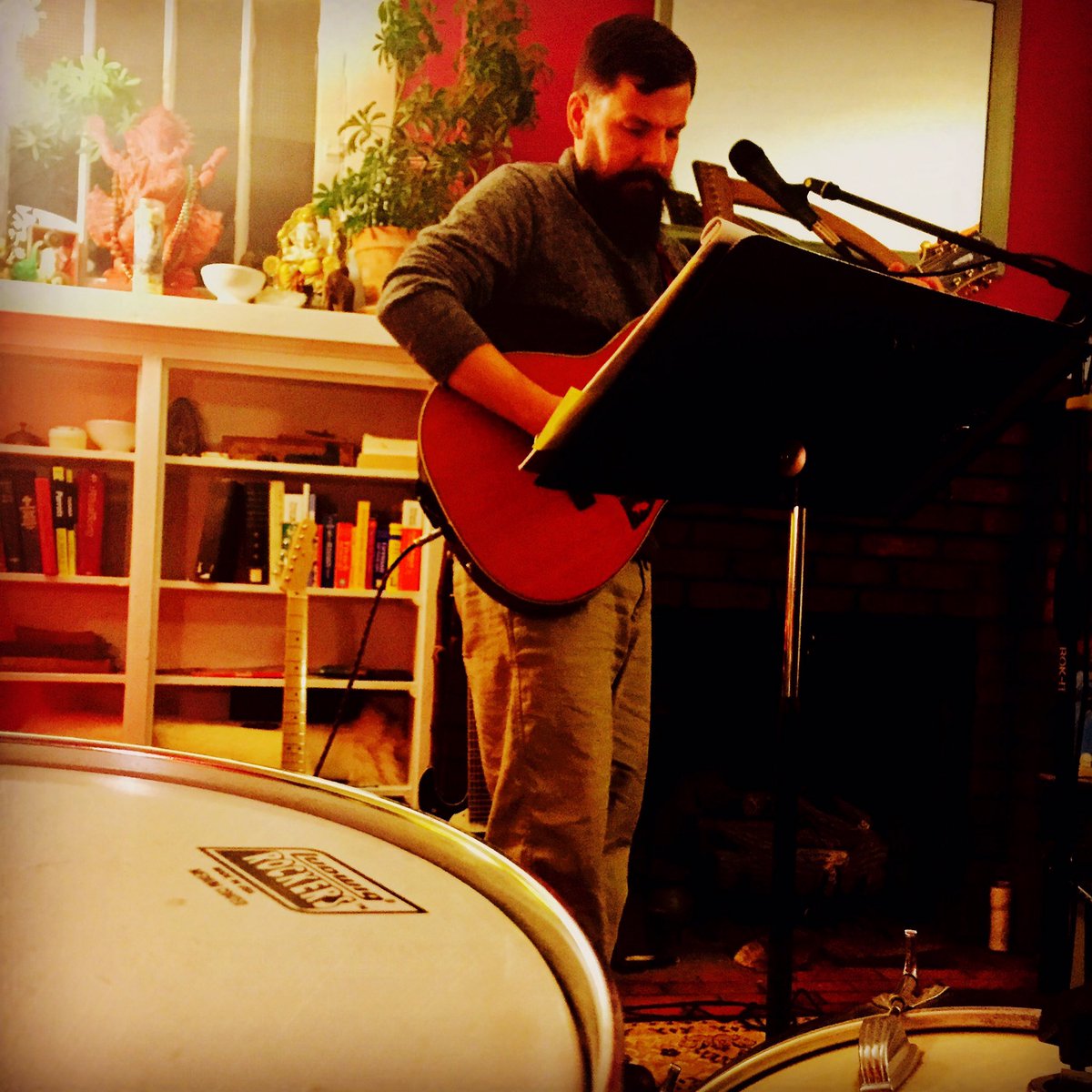 MagicHonkyTonk's tweet photo. Getting ready for first Friday. #FirstFridays #themagichonkytonkband #tmhtb https://t.co/Yvl1KJdXD0