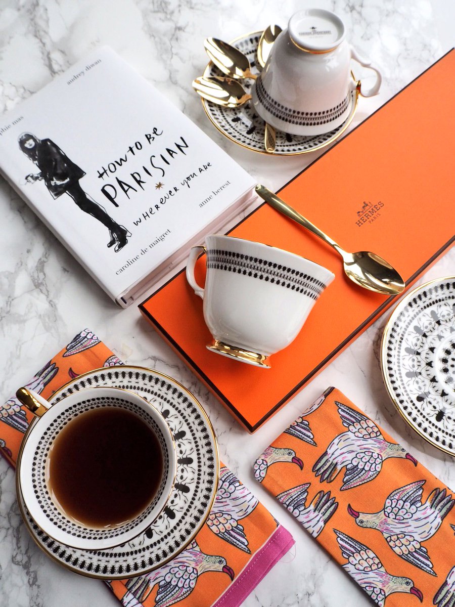 Sending lots of love to <a href="/HalstedDesign/">Halsted</a> and big 👍🏻for their gorgeous new website which makes shopping their FABULOUS products a piece of 🎂