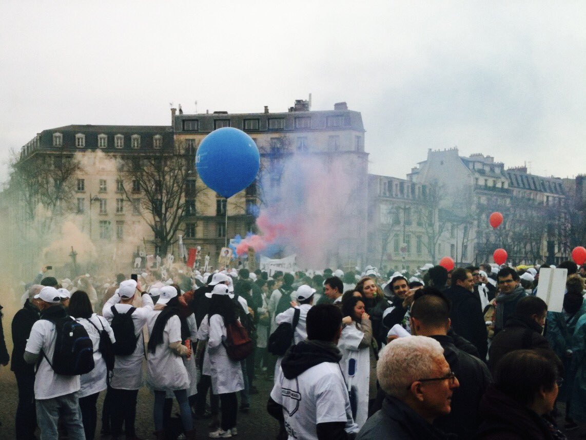 PierreDolveck's tweet photo. Les chir. dentistes &amp; étudiants mobilisés pr la santé de leurs patients, contre vos mesures @MinSocialSante #DENTger
cc @cnsdnational @UNECD https://t.co/6wNBvwtSxF