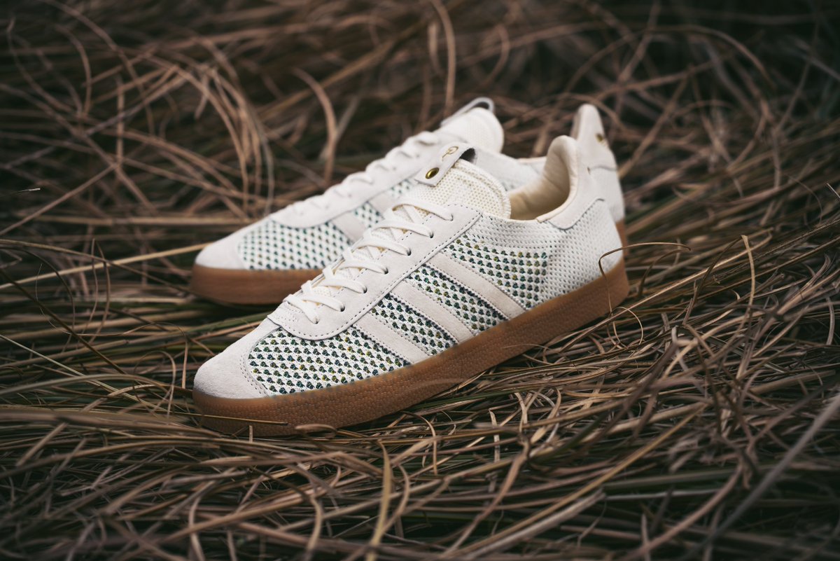 Releasing tomorrow, March 4th - the adidas x Sneaker Politics Gazelle PK. Online only. 

tinyurl.com/solebox-adidas…