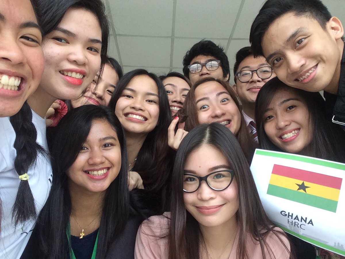 rccolaxxi's tweet photo. 4ASN2 UNHRC Delegates with the Delegate of South Africa (❤️), Portugal and Panama! 💕 #USTMUN2017 https://t.co/hUK0SgYAfR