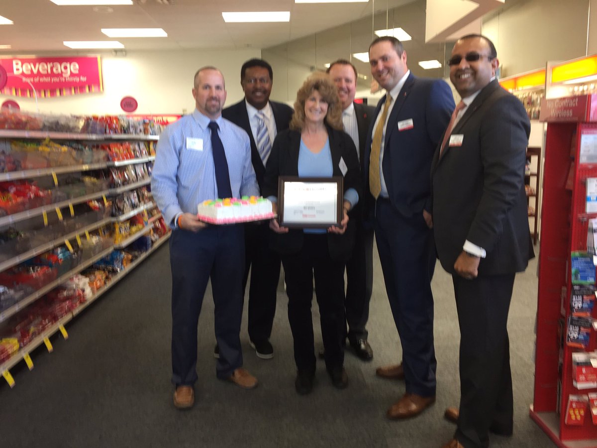 DavidSanfordCVS's tweet photo. Joyce in Knoxville retiring after 42 years of awesome service. Thank you for your commitment. #ShareCARE #Region36 https://t.co/dbFSzc1vn5