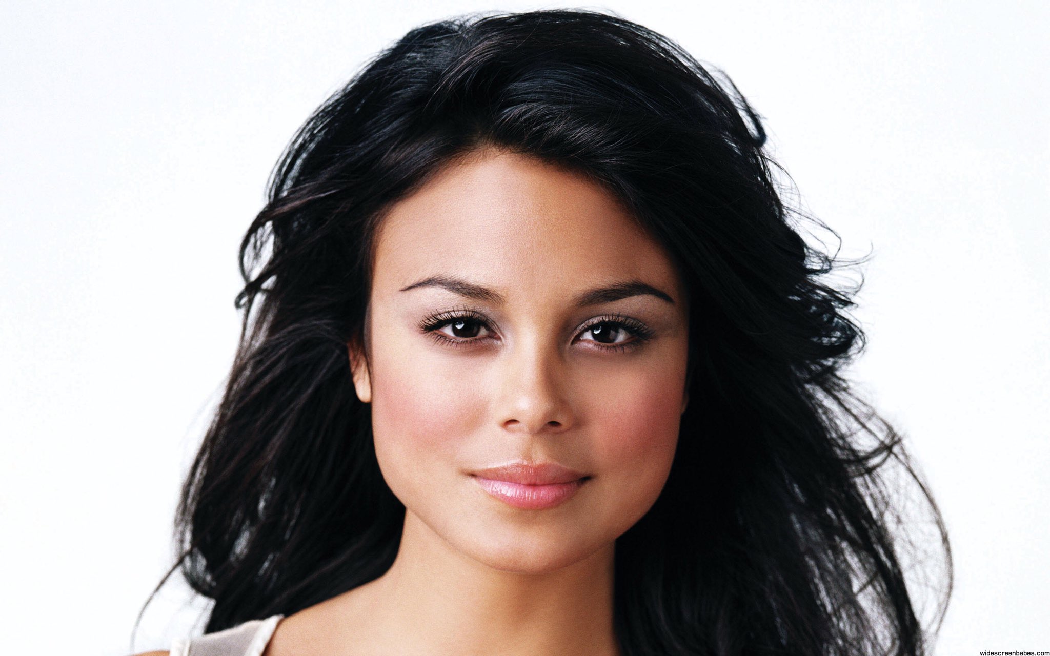 Happy 32nd Birthday     To Latin Actress  Nathalie Kelley         