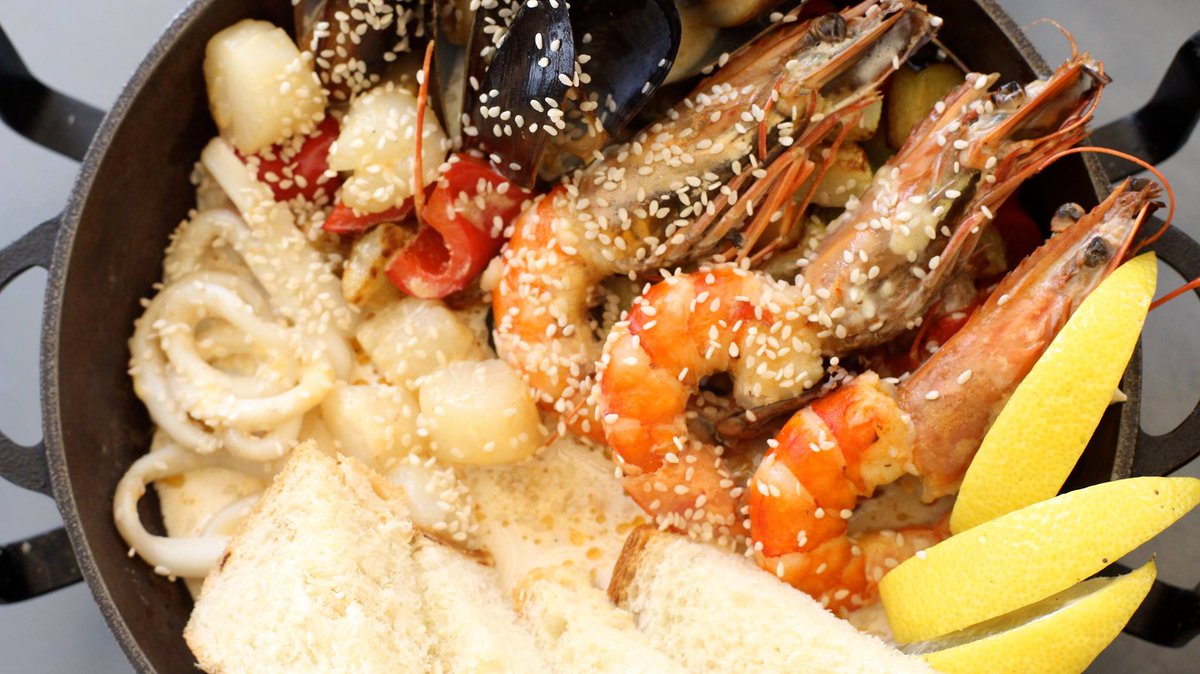 RatingCafe's tweet image. Churrasco Grill &amp;amp; Beer
Замовляйте пікантний рибний або грибний крем-суп, соте з морепродуктів та овочевий салат з карпатською бринзою...