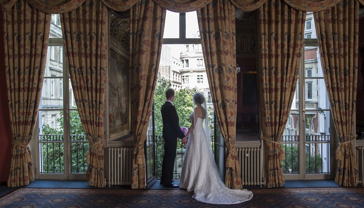 The majestic and breathtaking Drapers' Hall can be yours exclusively on your #wedding day... bit.ly/2lXz869 #london #venue