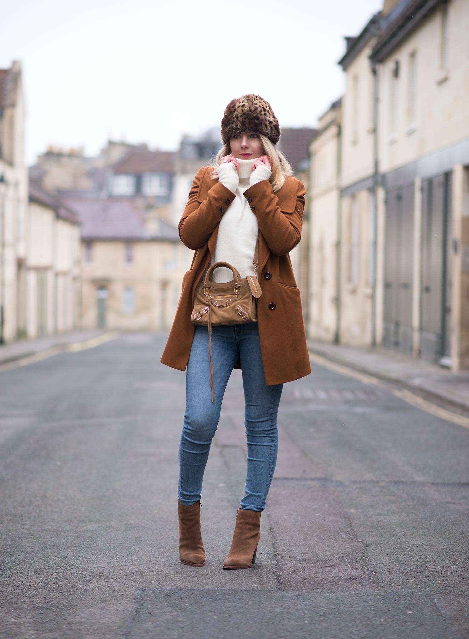 טוויטר \ Lorna Burford בטוויטר: "New Outfit - A Brown @Balenciaga Mini City Bag ft @Topshop @HudsonJeans @SamEdelman https://t.co/fFI9SxDRnJ https://t.co/waAd5SFQTv"