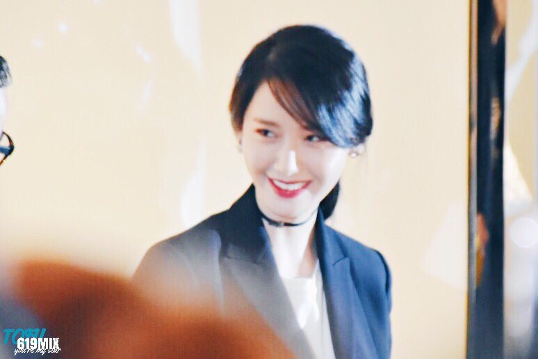[PIC][28-02-2017] YoonA khởi hành đi Hồng Kông để tham dự sự kiện “DIOR 17S/S Landmark Pop Up Store” vào sáng nay - Page 4 C5_whArUwAEBdsv