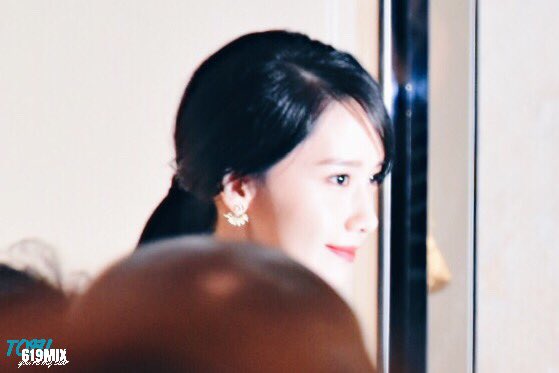[PIC][28-02-2017] YoonA khởi hành đi Hồng Kông để tham dự sự kiện “DIOR 17S/S Landmark Pop Up Store” vào sáng nay - Page 4 C5_whAvVAAAjyCL