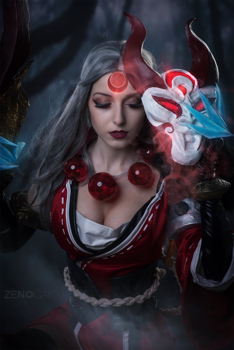 Bloodmoon Diana Cosplay! 📷@ZenoGaich 🎮@LeagueOfLegends Costume made by me  :) #Bloodmoon #bloodmoondiana #LeagueOfLegends #cosplay, image size:801x1200