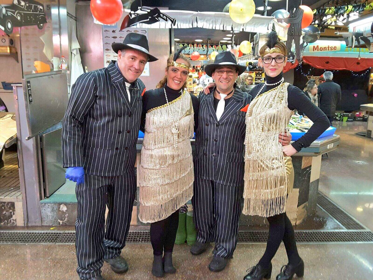 gremipeixaters's tweet photo. Així celebren el #Carnaval els #peixaters catalans! 🎉🎊💃🏿. Més fotos al nostre https://t.co/fcxiVVzjVY https://t.co/kmy6zwvxac
