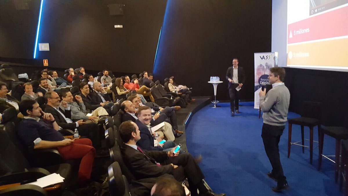 VASS_Company's tweet photo. Continuamos ¿quién dijo que los kickoffs eran aburridos?#kickOffVASS2017 https://t.co/2PsZkciwvh