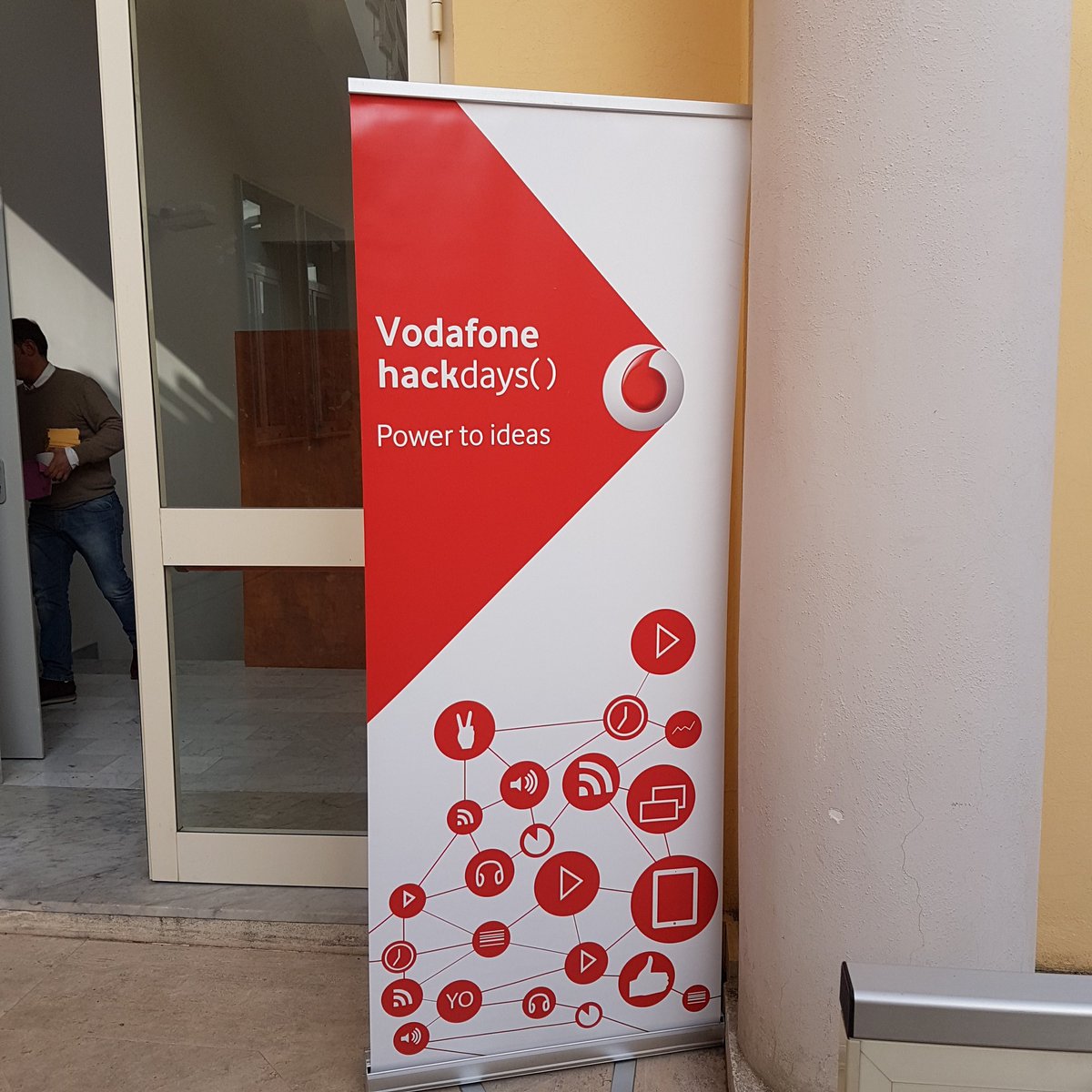 supermik14's tweet photo. Tutto pronto per #hackdays @VodafoneIT @Anci_Giovani a Nisida 
sviluppo #app servizi #PA #digitale @GianlucaCallipo 
https://t.co/Cd0W1eMItk https://t.co/RAbWZTKXUy