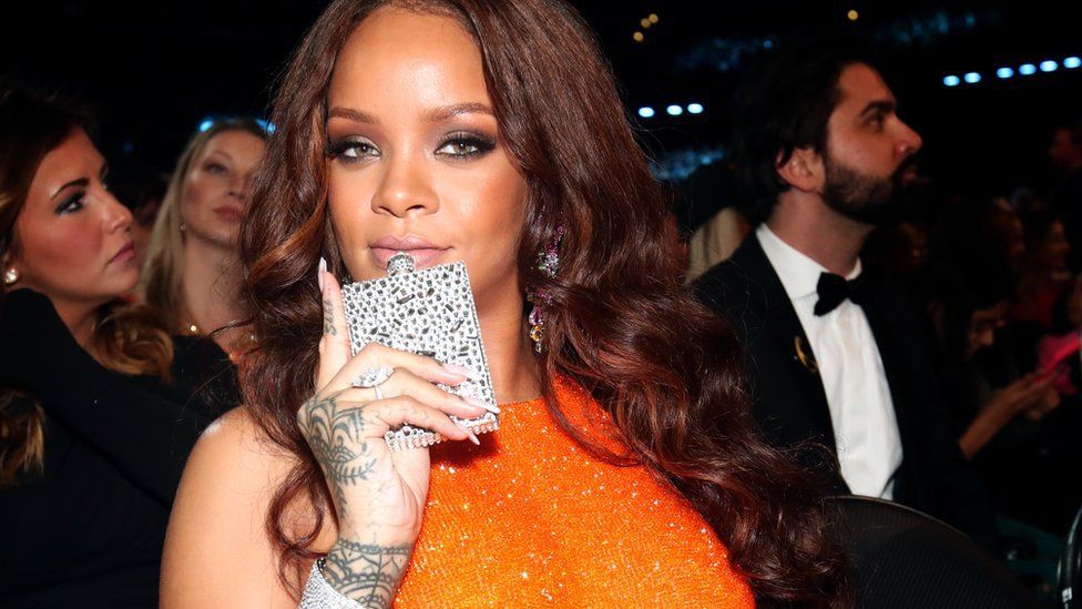 FennHealthyTips's tweet photo. Rihanna overtakes Michael Jackson’s top 10 record in America https://t.co/vCbAD4VZvo https://t.co/Tq1IhlE2oI