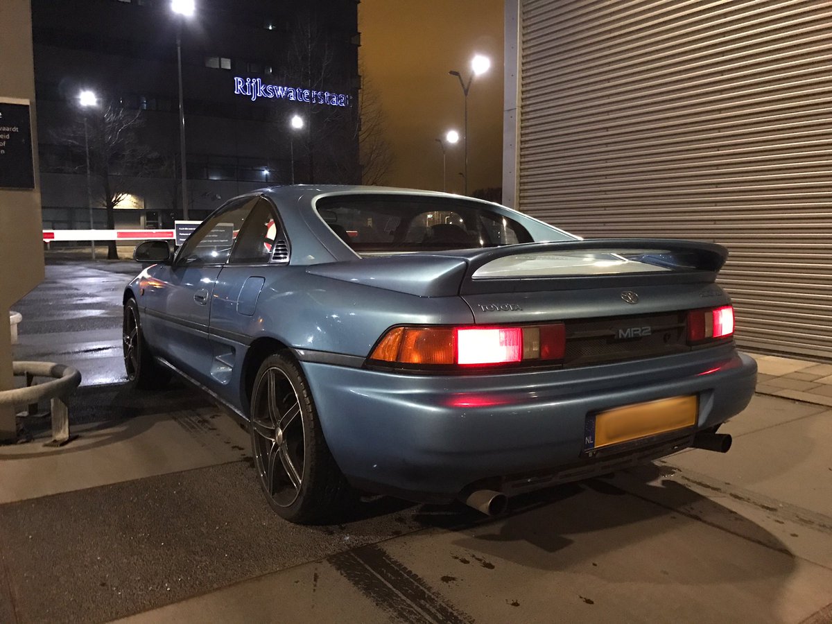 Stakie's tweet photo. Vandaag maar eens met het "minder last van wind tegen" model naar het werk 😜 #Toyota #MR2 https://t.co/F2vmUSmnFh