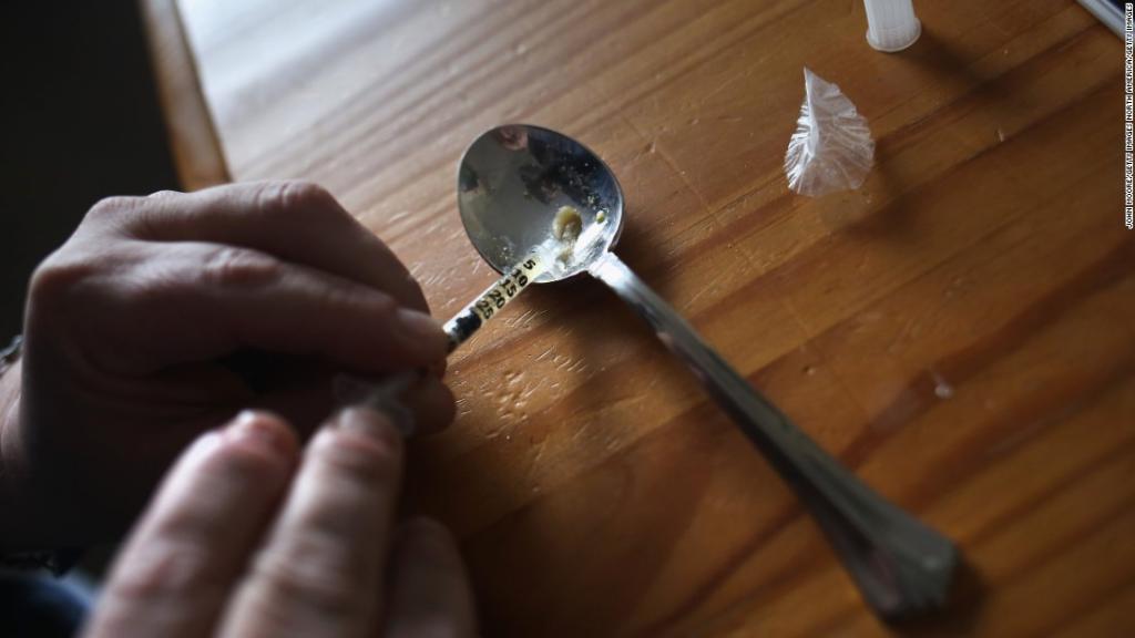 cnni's tweet photo. 1 in 4 drug overdoses in the US in 2015 was related to heroin, according to a new report from the CDC https://t.co/WSqbxeXjun https://t.co/ScjtZx31ao