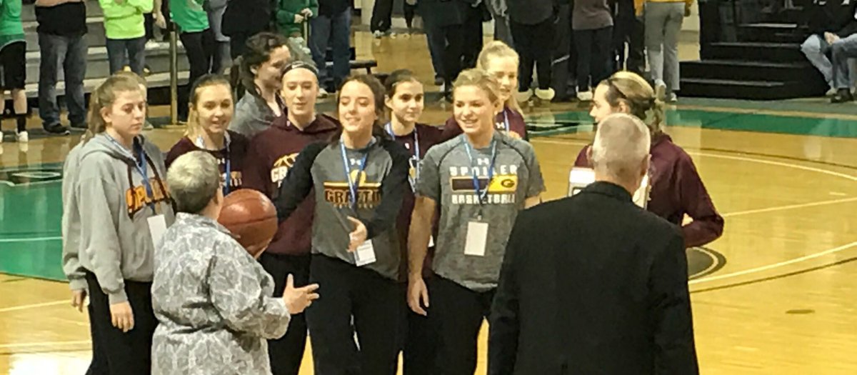 SpoilersGirls's tweet photo. Great Teammates=Great Season #commitedtotheprocess #proudcoaches #region3rdplace๐ https://t.co/If1XnJCkpm