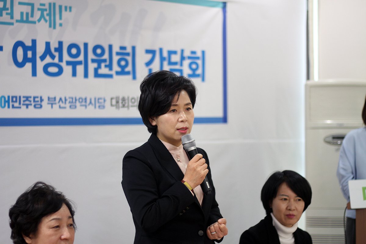 theminjoobusan's tweet image. 오늘 양향자 최고위원가 부산시당 여성위원회간 간담회가 진행되었습니다.
간담회 후 일본 영사관 앞 소녀상을 방문했습니다.