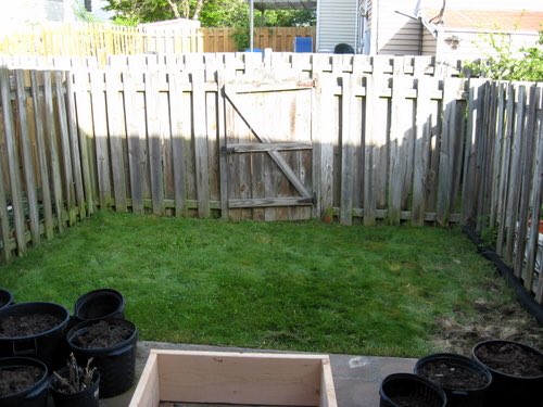 katierae1122's tweet photo. Every HGTV show: HUGE back yard. Lots of space for activities
But really: https://t.co/u6gwrQTEmi