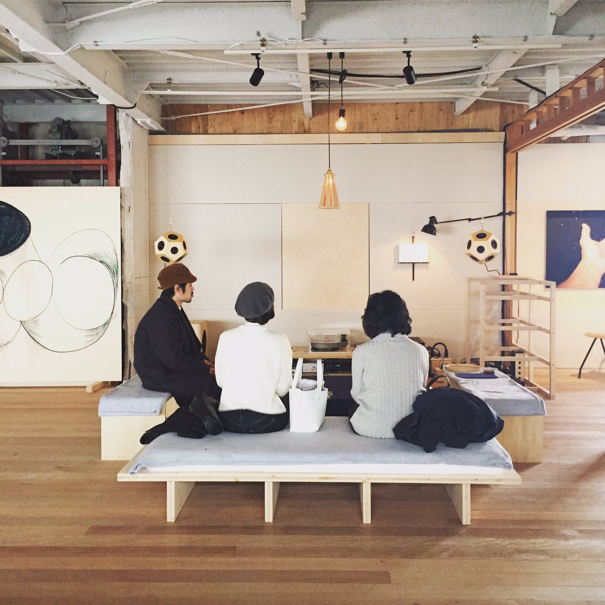 Sonihouse Sonihouseでは 事前にご連絡を頂けましたらゆっくりとご試聴も可能です 本日はお客様がお母様と共に一緒にご来訪 共に音楽がお好きだと顔を ほころばせる母娘の姿 いいなぁ Sonihouse 12面体スピーカー