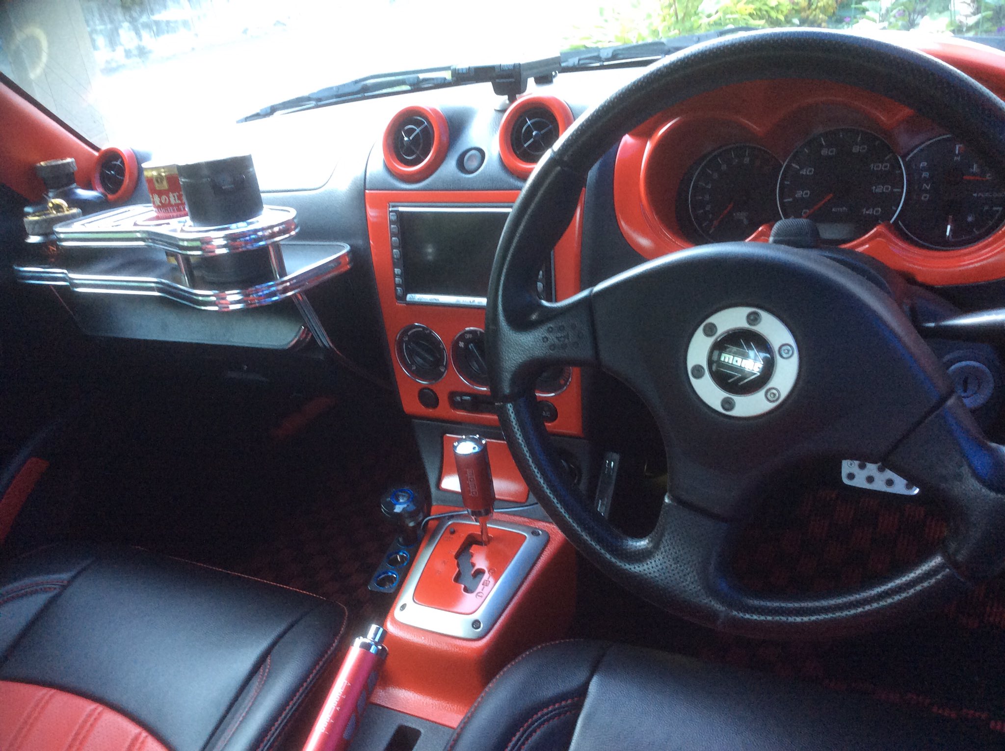 טוויטר みるぴー בטוויטר 手のケガのリハビリがてら コペンの内装の模様替えをしました ところどころ赤くペイントしてあり 自分の趣味ではなかったので カーボンフィルムを貼ったり黒で塗装したりしてみました なかなか良い感じにできました コペン コペン