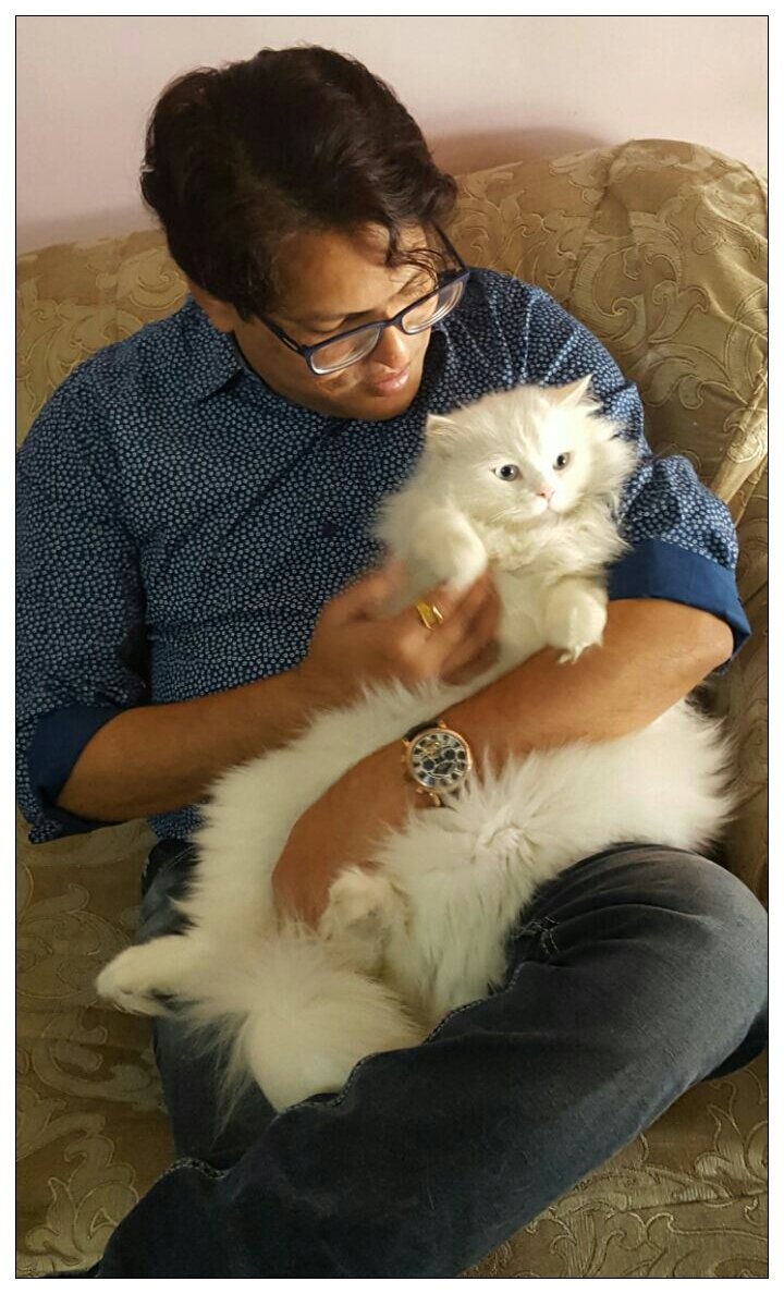 ivan_dsouza12's tweet photo. With Louie  Dear...#CatsOfTwitter #cats #catsofinstagram #CatsCountdown, @AmazedByAnimals @GodsTinyAnimals @SimonsCat @TidyCats @ltsKittens https://t.co/RZqaHIyD9w
