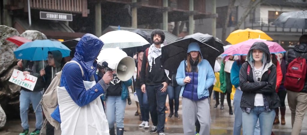 UCSC Muslim Ban Protest bananaslugnews.wordpress.com/2017/02/24/ucs…