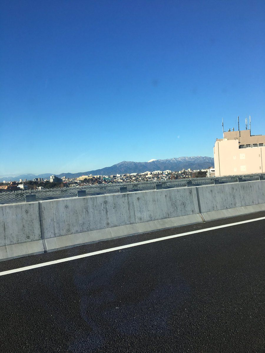 hage0905's tweet photo. 富士山が若干見えて嬉しい https://t.co/9fZXwHCccD
