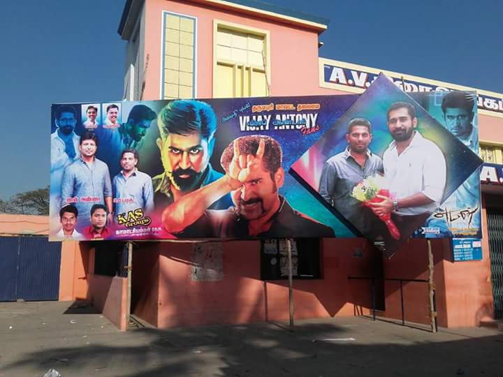 prashanth_sps's tweet photo. #Yaman celebration @ #Dharmaburi @vijayantony @mrsvijayantony @JeevaSankar @LycaProductions @rajumahalingam @vijayantonyfilm #Miya   #sps https://t.co/Mjf3YCoWBl