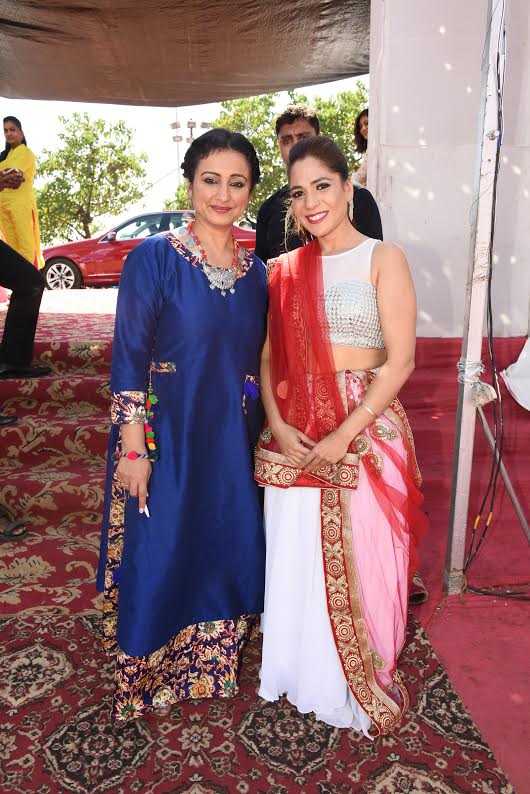 PiictureNKraft's tweet photo. #Mrs.IndiaWorldwide #NehaBanerjee with #PadmaVibhushan @sonal_mansingh #SandipSoparrkar & @divyadutta25 At #LitOfest #LiteratureFestival https://t.co/qFUmlAXk3V