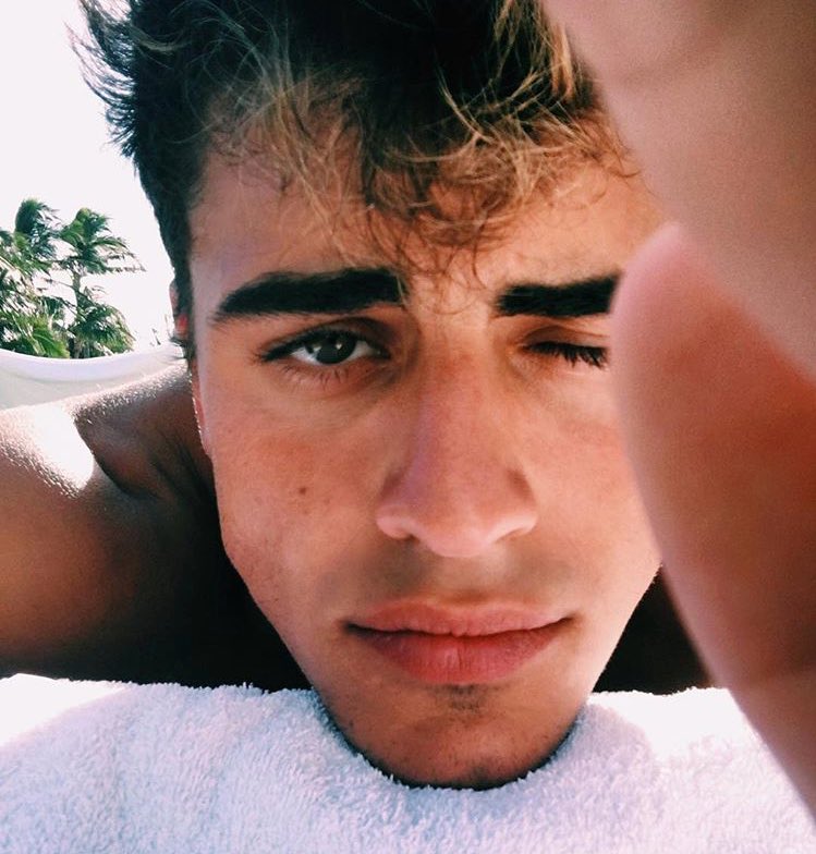 CUM4EMMETT's tweet photo. @.kevsdgaf: Porn is crazy bruh how u meet a chick 3 minutes and 14 seconds ago and u already fucking https://t.co/AclLurFYH7