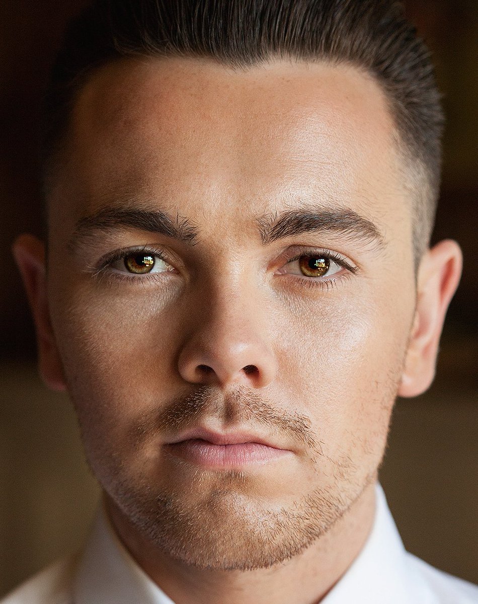 Thrilled to announce the super talented <a href="/therealRayQuinn/">Ray Quinn</a> plays Prince Charming in #Cinderella this year <a href="/Playhouse_WB/">PLAYHOUSE Whitley Bay</a> #Panto