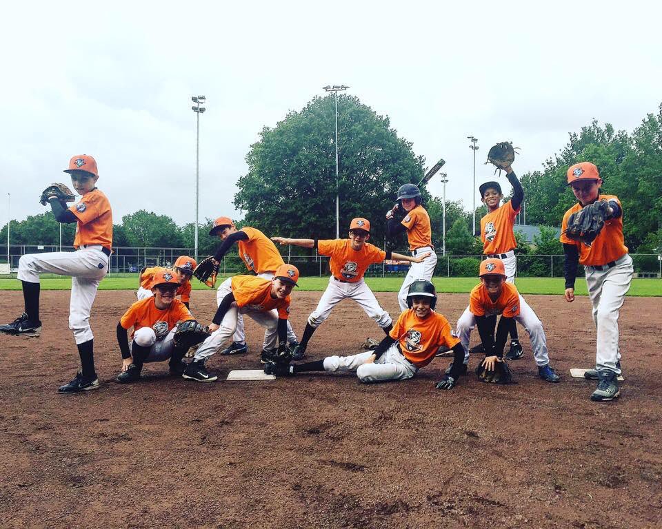 We gaan weer naar buiten! Blok 3 <a href="/TwinsHonkbal/">Twins Honkbal</a> en <a href="/HSVTheStags/">HSV The Stags</a> ! Dus schrijf je in!
zuidwesthurricanes.nl/blok-3-spring-…