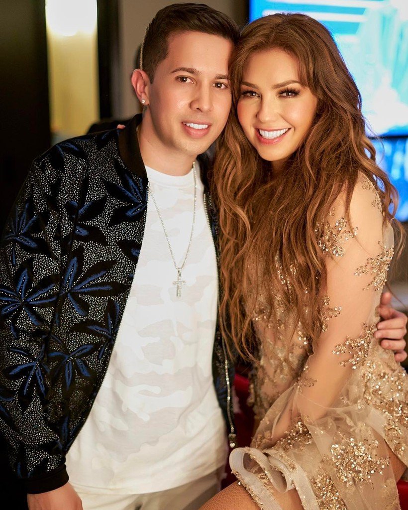 YesDealShop's tweet photo. Gracias @Thalia por la energía y las buenas vibras!!! Fue un honor para mi compartir escen… https://t.co/8Ftk0PpQko https://t.co/sA2atOC1W6