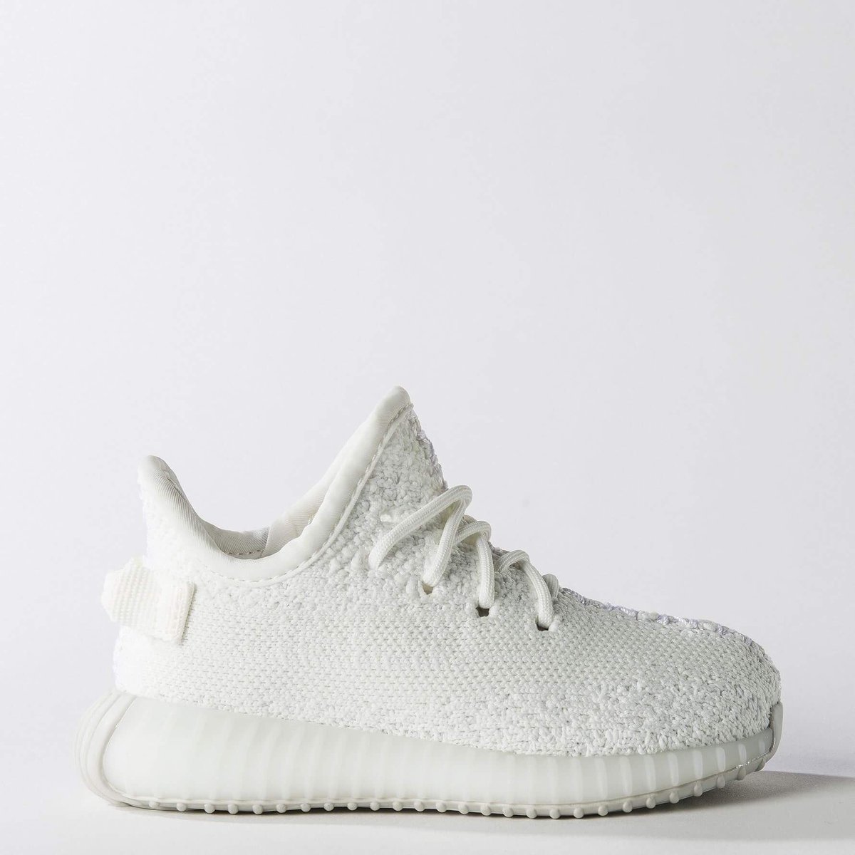 theyeezymafia's tweet photo. YEEZY BOOST 350 V2 WHITE
Coming SOON in adults and infants sizes (CP9366 - BB6373) RT https://t.co/ZxJqmqPJhX