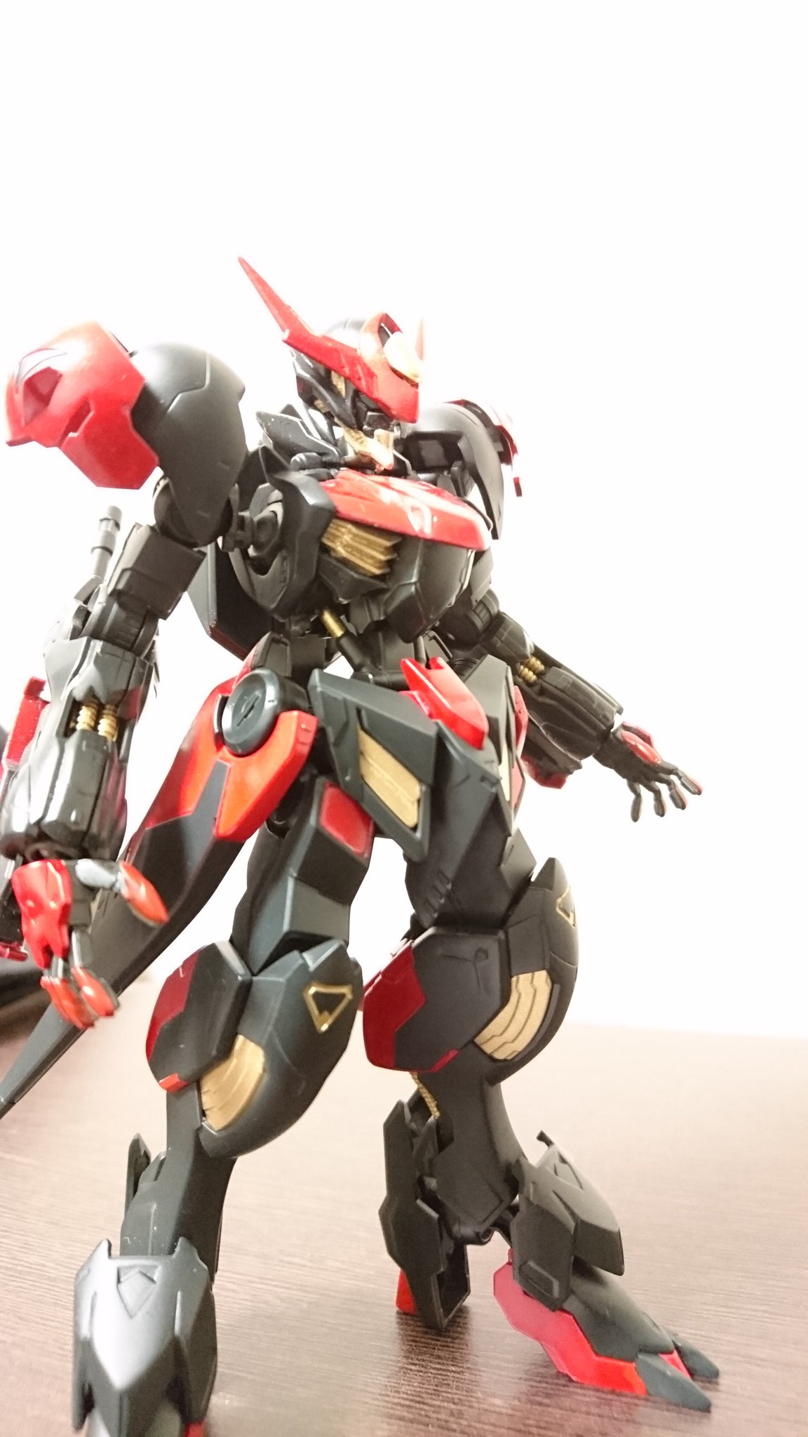 Katsuki No Twitter バルバトスルプス 色違い塗装してみた 初めての塗装だったからいろいろ汚いし雑だけど 完成したらすごい達成感ある 今までほとんどガンプラ作ったことなかったけど これはハマりそう笑 今回は缶スプレーだから次は筆塗装で挑戦 バルバトス