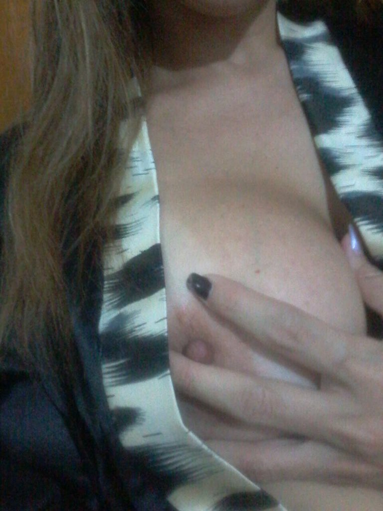 MDalexxa's tweet photo. Hello 😈 #FRISKYFRIDAY #AMATEUR #HORNY @RateMyAss1 @selfiespixy443 @AdultBrazil @kymsw12 @SouthernVoyeurs @Red_Sale_KSA @prettypussyx https://t.co/twmG11Pn8A