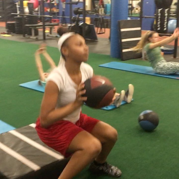 grayfittraining's tweet photo. Stay strong and solid, Boxer sit ups! #sportsperformance #grayfittraining #wewerk #trainha… https://t.co/7VOEamb0Im https://t.co/brLWRr616J