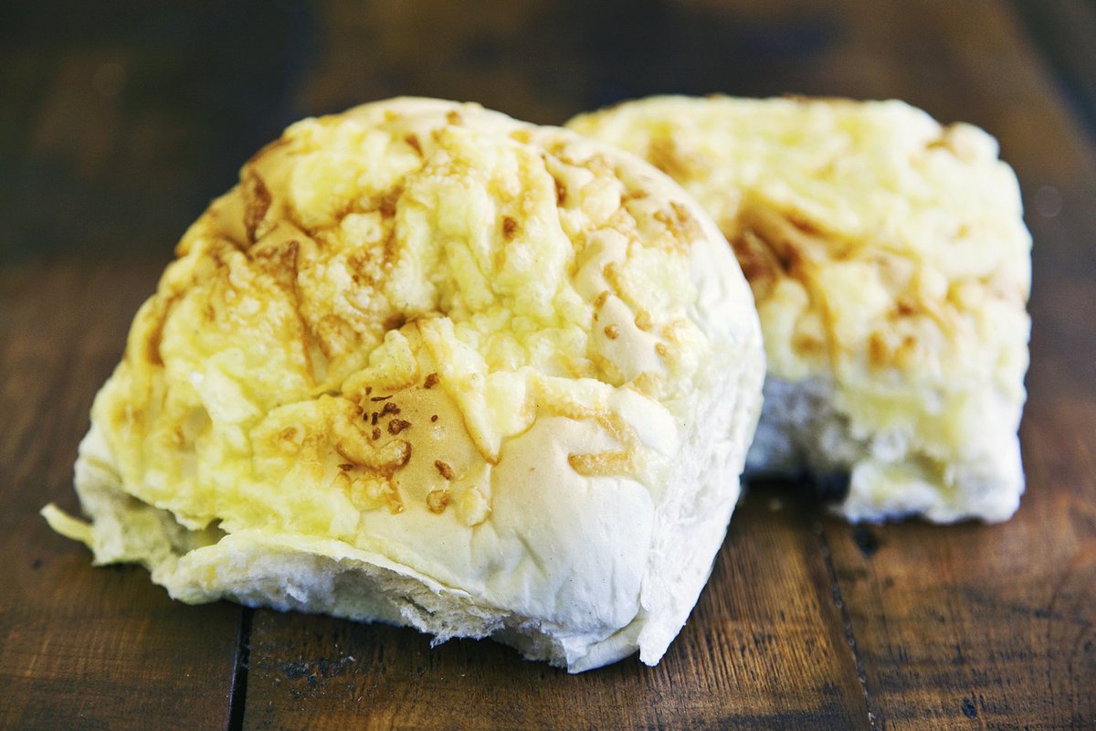 lukeevansbakery's tweet photo. The only thing nicer than a freshly baked cob, is a freshly baked cob with cheese on! #CheesyBread #Yummy https://t.co/CmjBazzoIE