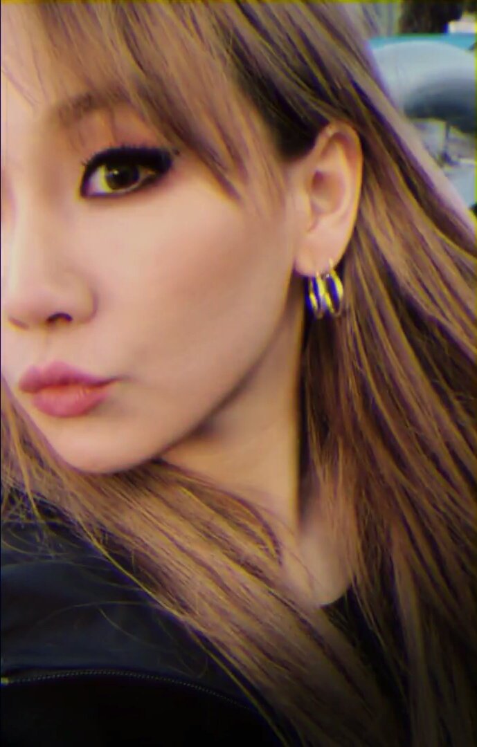 WeLoveChaerin's tweet photo. #CL 😘 https://t.co/AMtY0jvVXv