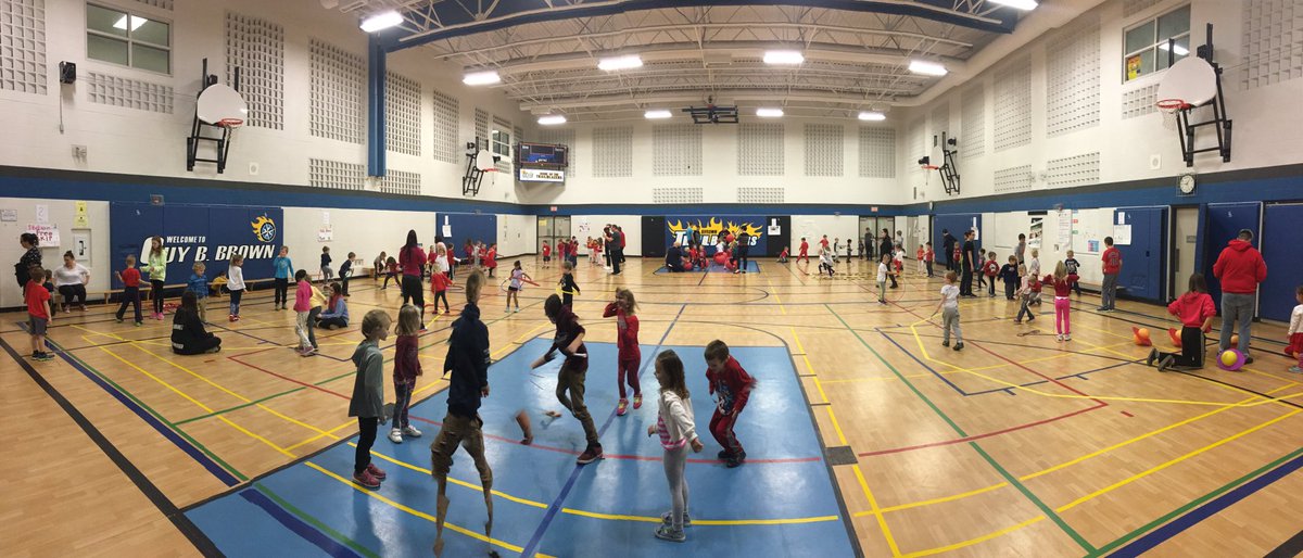 PEHinchliffe's tweet photo. @bertneale @GuyBrown_HWDSB kicking off jump rope for heart with the kindies!  #jrfh https://t.co/AQKZgn1p34
