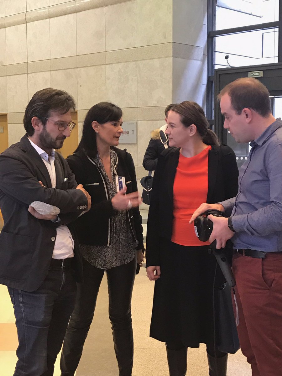 NathalieHUTTER's tweet photo. Parler avec @axellelemaire pédagogie nutrition avec la Rv/Ra  et l inviter à la découvrir au prochain @lavalvirtual merci@@EONRealityInc https://t.co/zxJPqVkrKd
