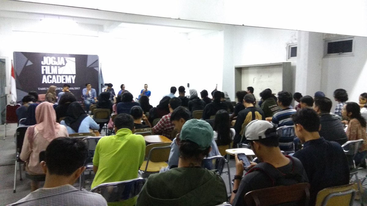 Terimakasih kawan2 yang sudah meramaikan "Ngemil Film" kami kali ini. Terimakasih jg <a href="/ForumFilmMMTC/">Forum Film MMTC</a> yg ikut meramaikan dgn promosi eventnya
