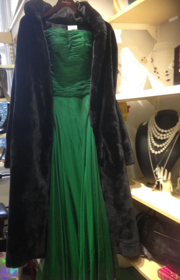 OxfamChelsea's tweet photo. #velvet #coat #eveingdresses https://t.co/LpNSLep8O9