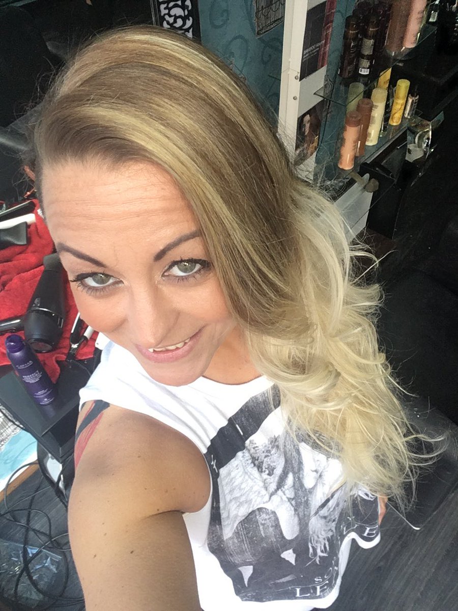 kellydh16_kelly's tweet photo. Love my new colour . 😍Thankyou Aiden @Nicholasjames46 💇🏼 #bestinleicester https://t.co/f8PkPc5m9U