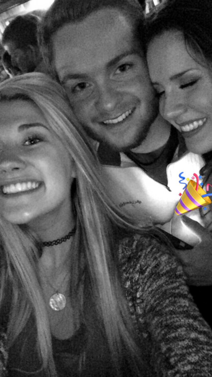 JessicaRay10's tweet photo. happy bday loser !!! make it a great one 🎉 @Tblanks42 https://t.co/QQ8DdazgJ8