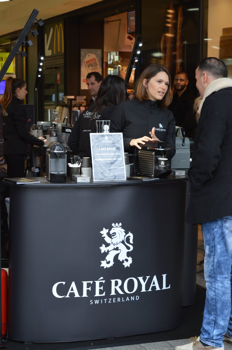 JCDecaux_France's tweet photo. Envie de déguster les crus #ParisisCaféRoyal ? RV devant la grande roue, à la Galerie des Champs Elysées ou aux deux abribus JCDecaux Live. https://t.co/4rcnA1iQZE