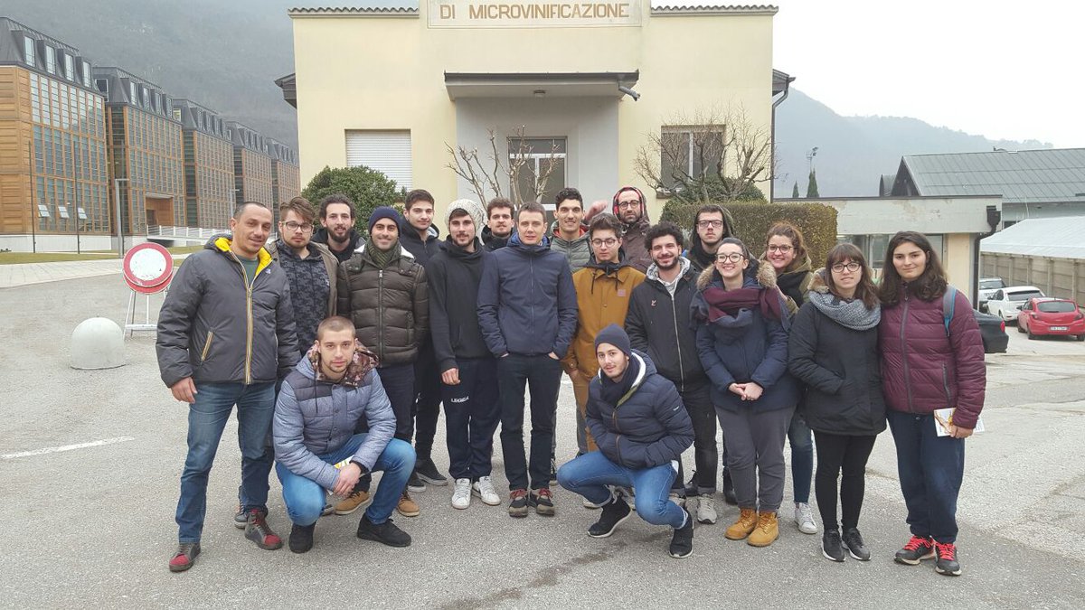 filippoandreac's tweet photo. @its_umbria visita alla cantina di microvinificazione.800 campioni anno da 8 a 15 LT per comprendere le differenze e risultati della ricerca https://t.co/OwY9109g1d