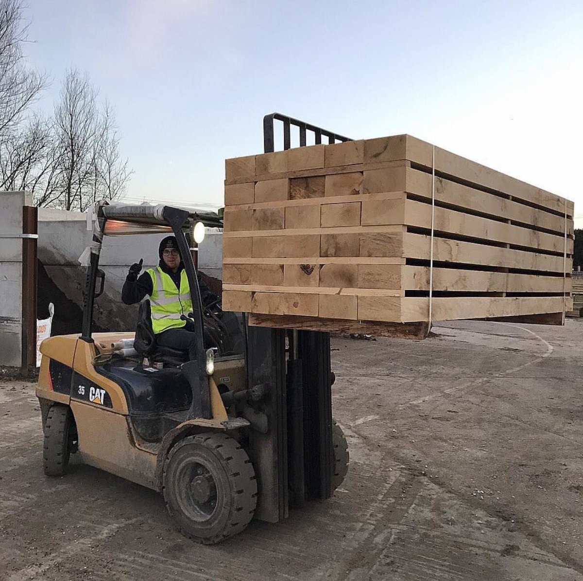 Early morning delivery of the finest #oak #sleepers.. the quality of these sleepers are unbelievable, At very competitive prices! #corker