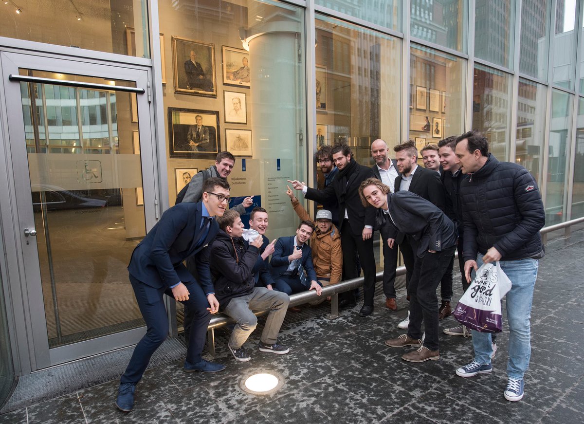 AVMarnix's tweet photo. De mannen van #MANDAAD te gast bij @MinOCW. Plannen verkennen voor Veel Meer Meester!  #vergaderenopbijzondereplekken #fhke #veelmeermeester https://t.co/vQQ4rSHyVx